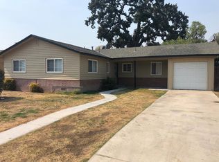 2404 W Pecan Ct, Visalia, CA 93277