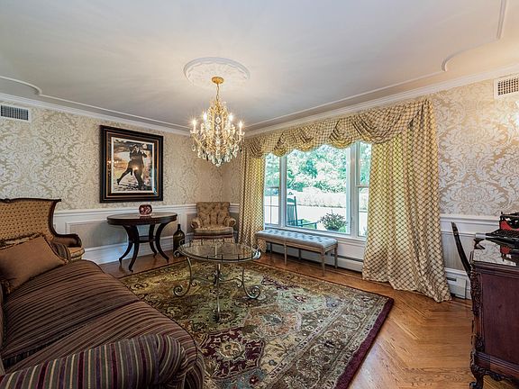 3rd image of 11 Maria Ln