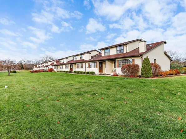 N6959 Rock Lake Road #4, Lake Mills, WI 53551