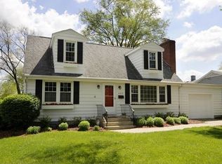 402 S 14th St, St Charles, IL 60174