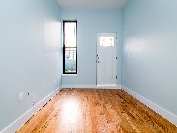 4th image of 220 Troutman St