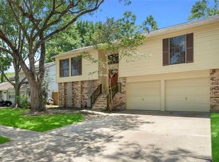 410 Redway Ln, Webster, TX 77598