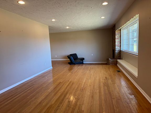 5th image of 437 Hale Ave