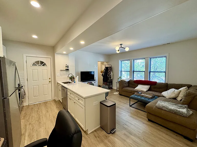 1643 W Cornelia Ave #1 — Photo 10