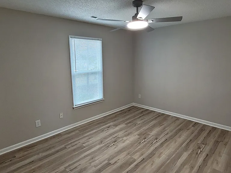 4505 Southern Webbing Mill Rd — Photo 7