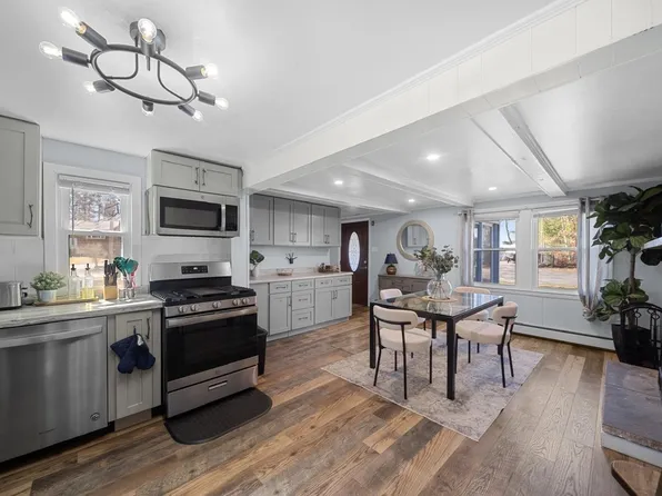 101 Annawon Dr, Halifax, MA 02338