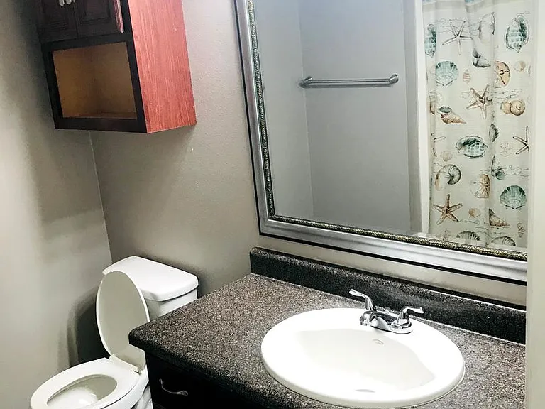 1652 W Cedar St — Photo 13