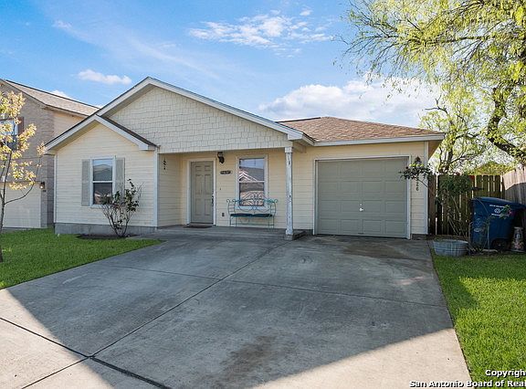 2nd image of 3826 Verde Bosque