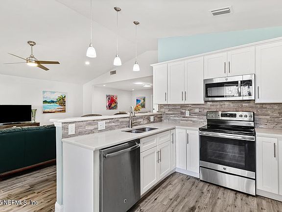 5th image of 2722 VERSAILLES Court