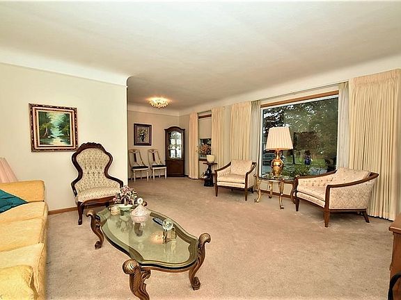 4th image of 18300 Deforest Ave