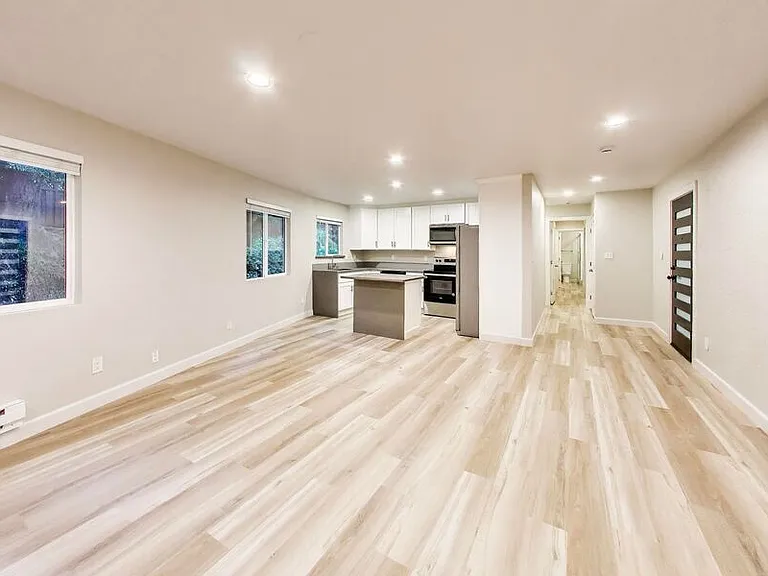 25 Devonshire Blvd #1 — Photo 4