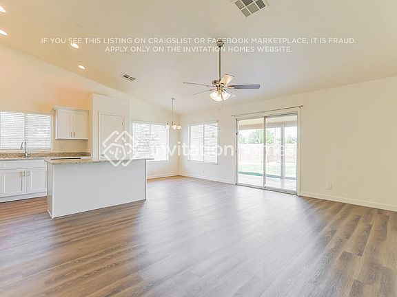 4th image of 2834 E Oakland Ct