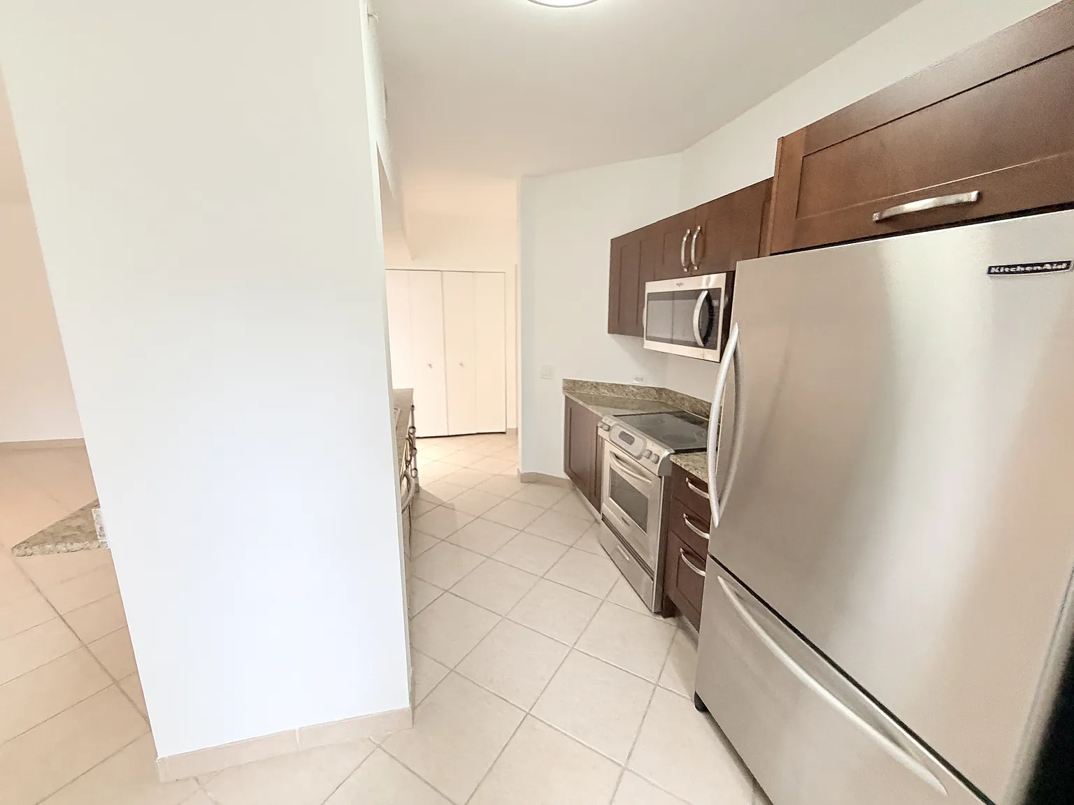 19900 East Country Club Drive #210 (Torre sur) - 210 — Photo 2