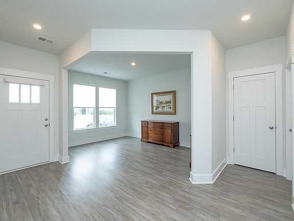 3rd image of 112 Creekhaven Ln