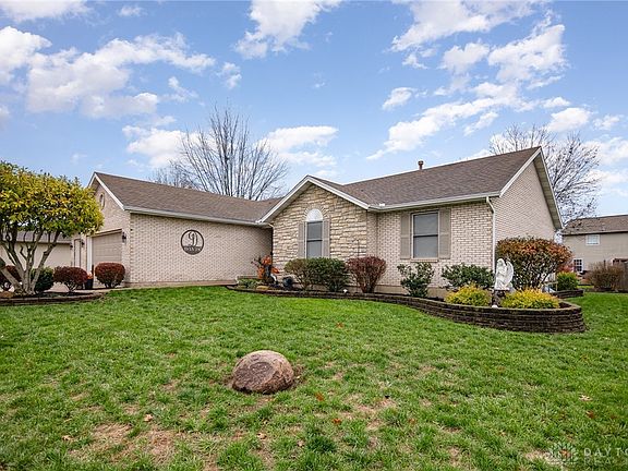3rd image of 923 Golden Meadows Ct