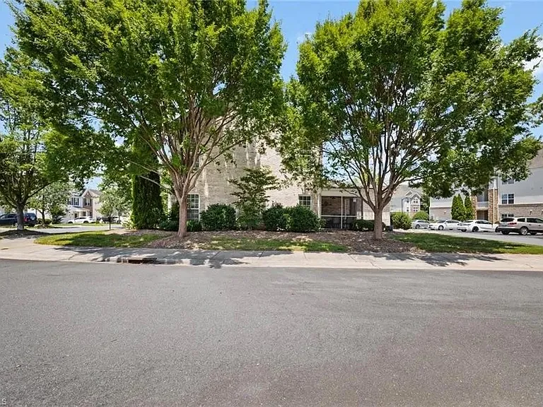 326 Summergate Dr — Photo 19