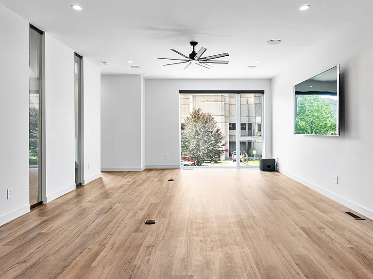 14 Lincoln Ave #4 — Photo 5