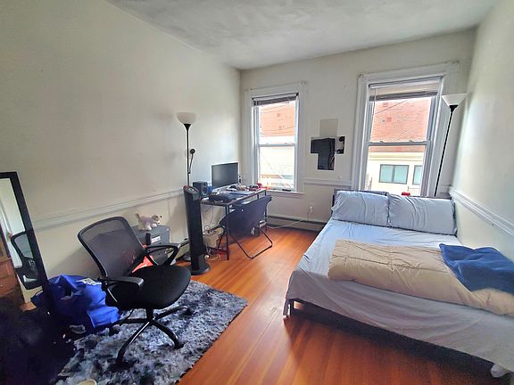 5th image of 77 Walnut St