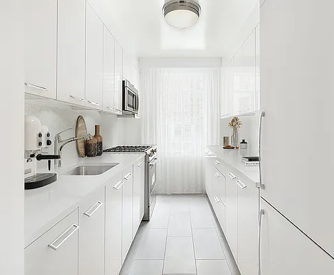 Rented by Central Park South Associates | media 9