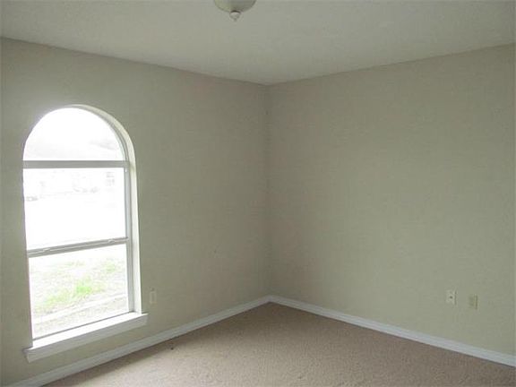 4th image of 4008 Hamlet Dr