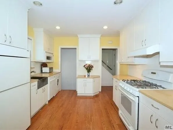 (undisclosed Address), Jamaica, NY 11432