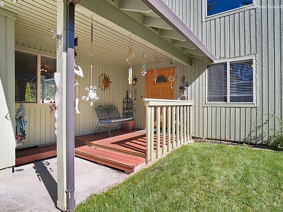 2nd image of 3063 SE Oak St