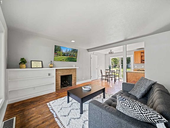 3rd image of 122 Ogden Dr