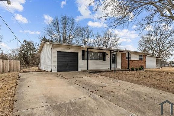 2nd image of 775 Sherwood Dr