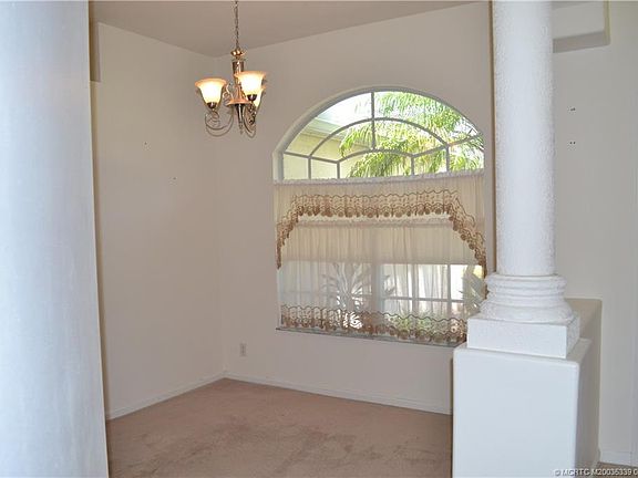 3rd image of 2419 SE Rock Springs Dr