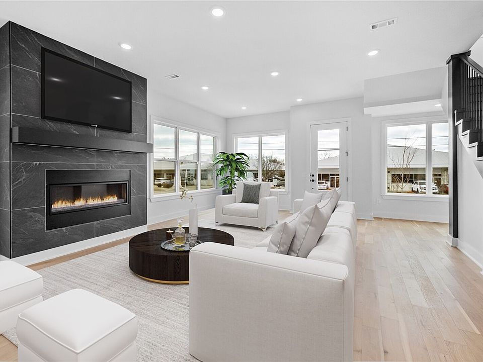 1st image of 837 SE 5th St
