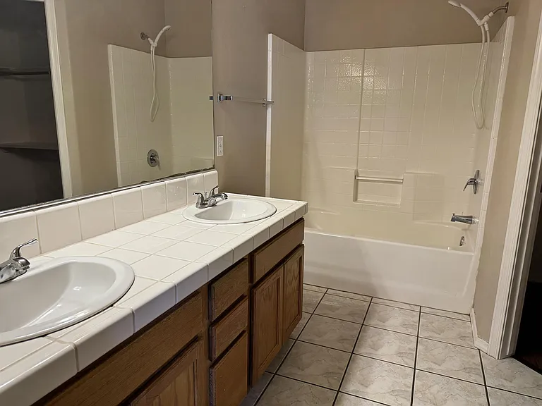 2945 Country Club Dr — Photo 10
