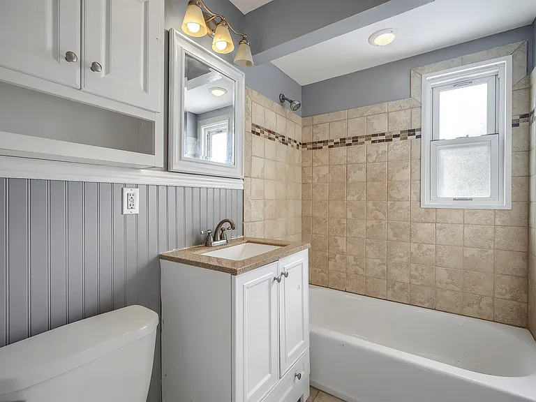 447 Clove Rd — Photo 23