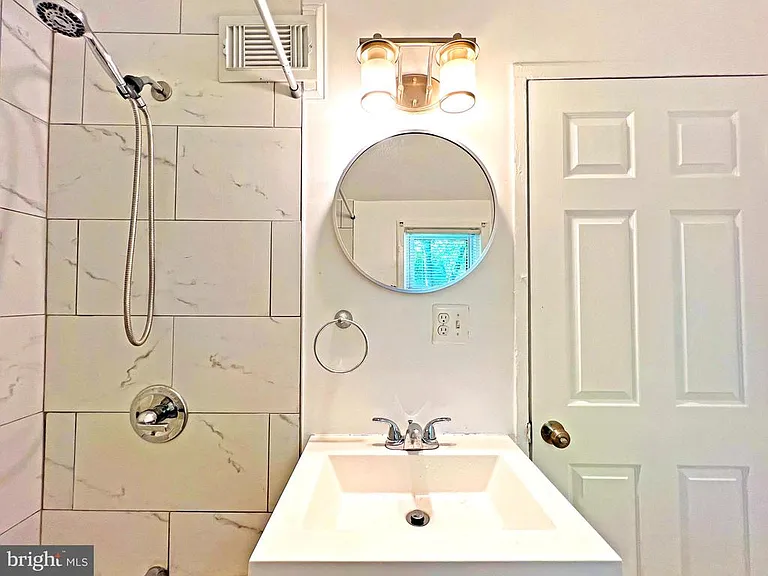 7009 Hawthorne St — Photo 35