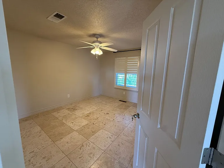 1005 Via Chamisa NE — Photo 15