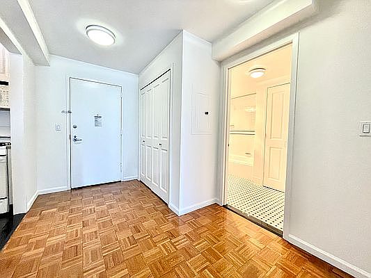 5th image of 350 W 43rd St APT 28B
