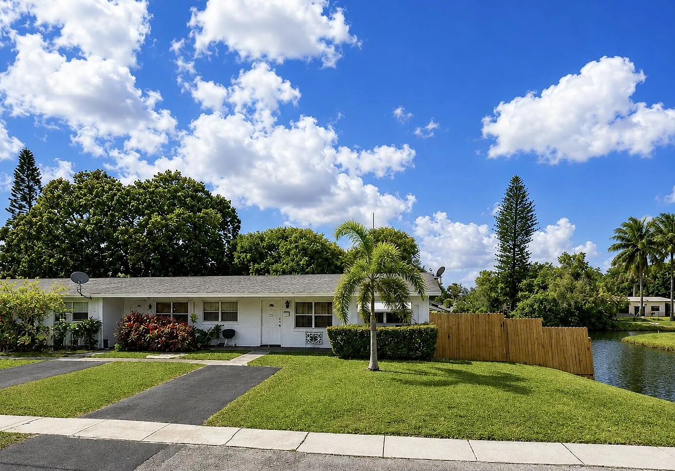 2 bed, 1.0 bath, 700 sqft, $1,900 — Photo 1
