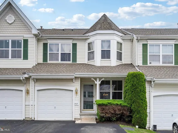 207 Coventry Rd, Chalfont, PA 18914