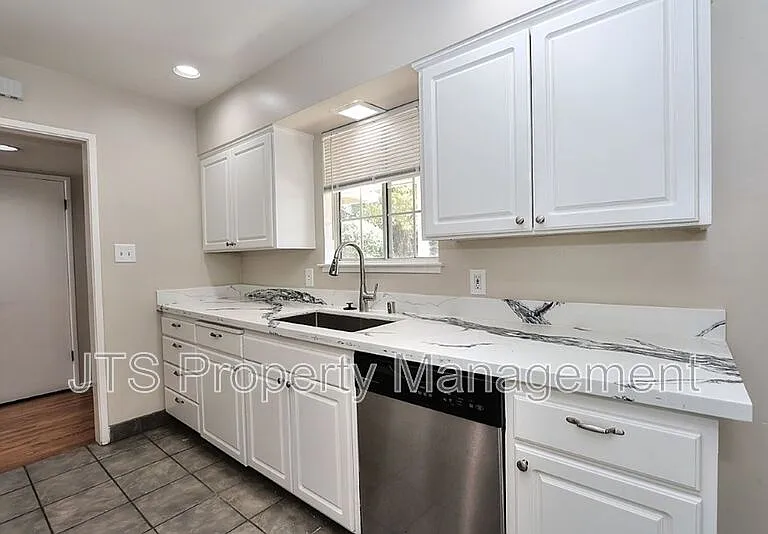 6565 S Land Park Dr — Photo 5