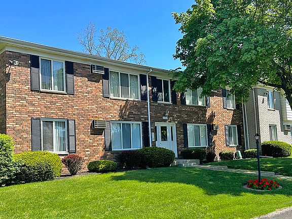 A beautiful place to call home and let someone else do all the maintenance work. These nicely designed apartments offer updated kitchens and baths and easy-care wood plank flooring.