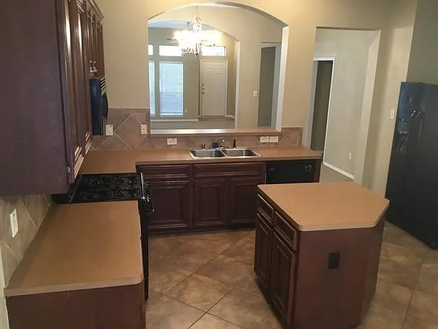3 bed, 2.0 bath, 1824 sqft, $1,990 — Photo 3