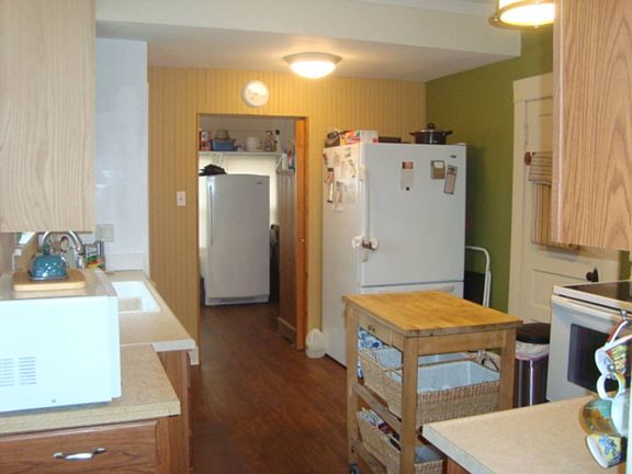 5th image of 111 N East St