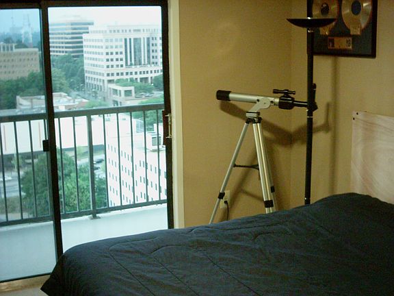 Lg Bedroom w/balcony access