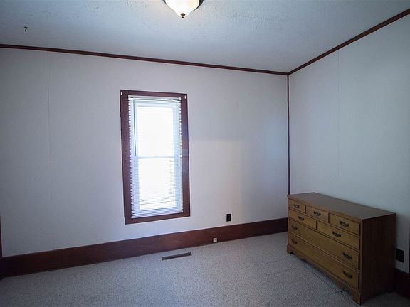 5th image of 1615 E Ave