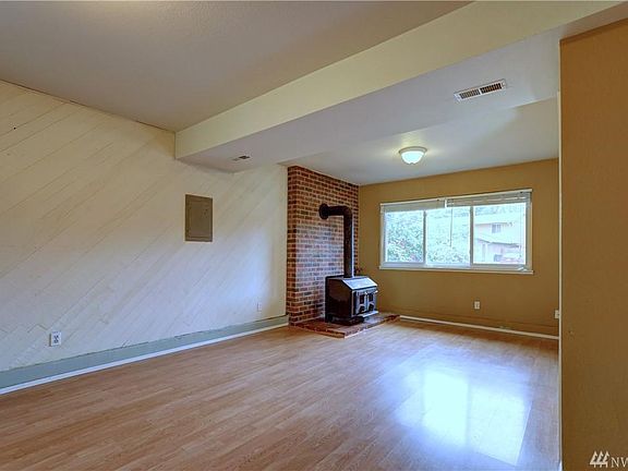 2nd image of 21137 NE 18th St