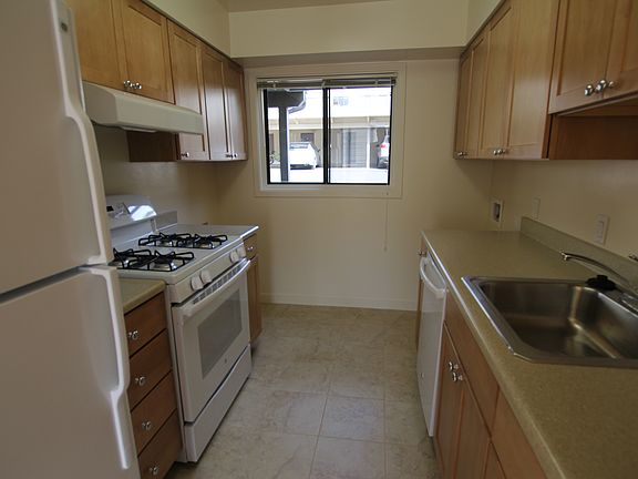 3rd image of 1532 Pershing Dr APT C
