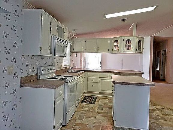 3rd image of 322 Waterford Hts