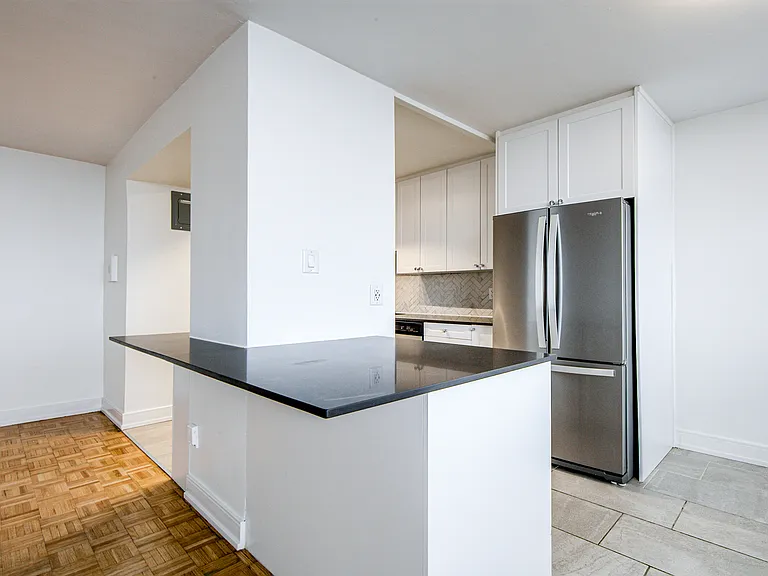 55 Triller Ave — Photo 6