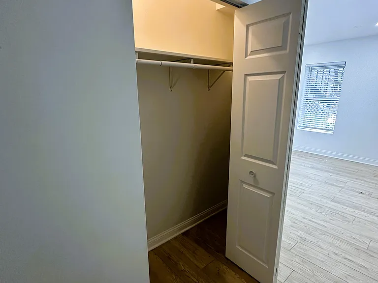 1507 W Nelson St #1 — Photo 9