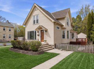 422 W Grand AVENUE, Port Washington, WI 53074