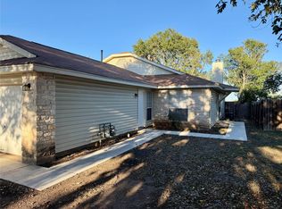 1510 S Medina St APT B, Lockhart, TX 78644